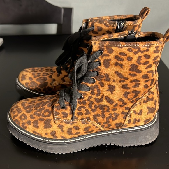 Madden Girl • Leopard Print Combat Boots • Size 7 - Picture 4 of 7